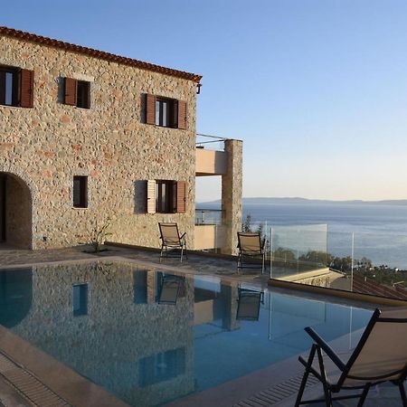 Villa Dafni - Infinite Sea Vistas With Private Pool Каламата Екстер'єр фото