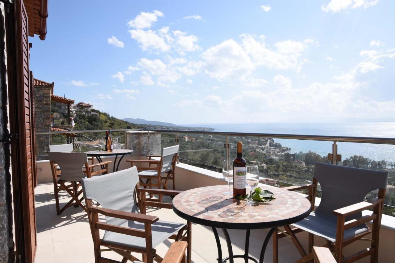 Villa Dafni - Infinite Sea Vistas With Private Pool Каламата Екстер'єр фото