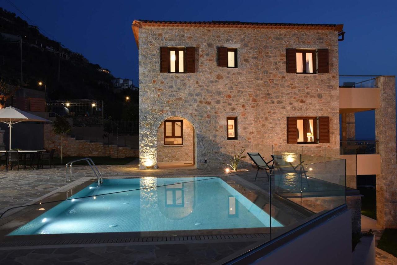 Villa Dafni - Infinite Sea Vistas With Private Pool Каламата Екстер'єр фото