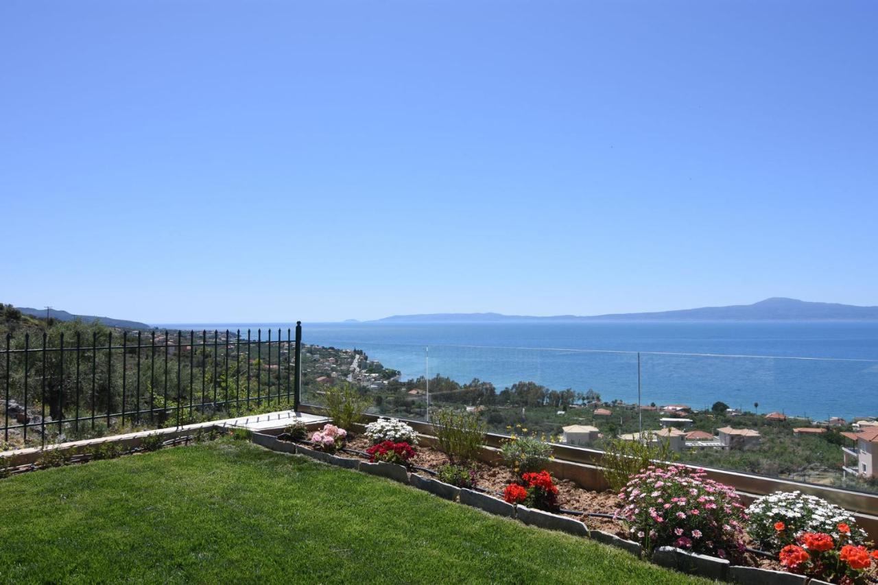 Villa Dafni - Infinite Sea Vistas With Private Pool Каламата Екстер'єр фото