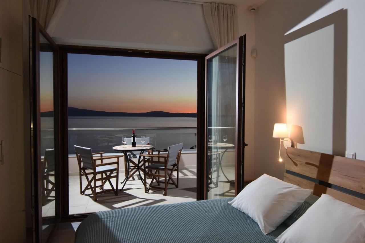 Villa Dafni - Infinite Sea Vistas With Private Pool Каламата Екстер'єр фото