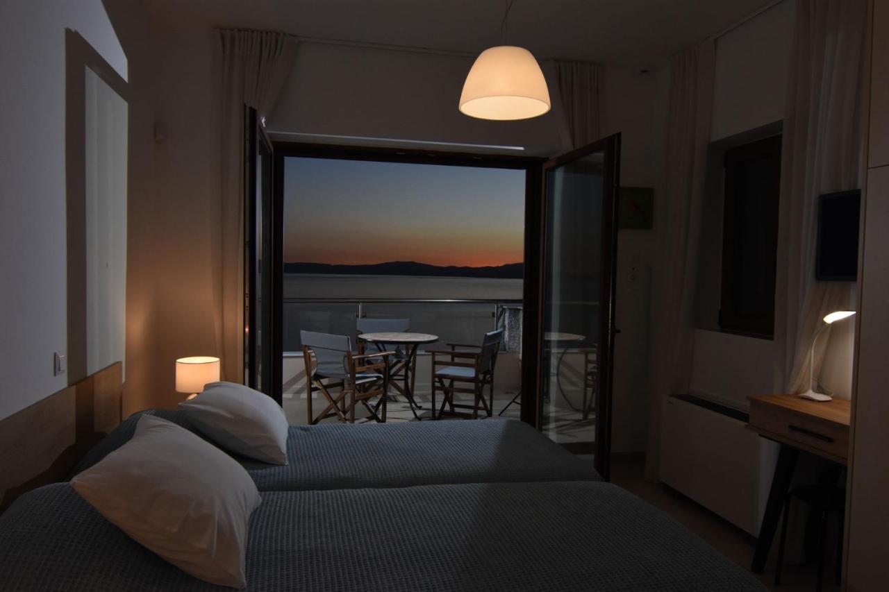 Villa Dafni - Infinite Sea Vistas With Private Pool Каламата Екстер'єр фото