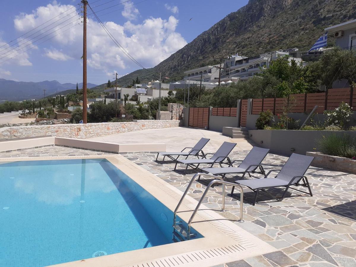 Villa Dafni - Infinite Sea Vistas With Private Pool Каламата Екстер'єр фото