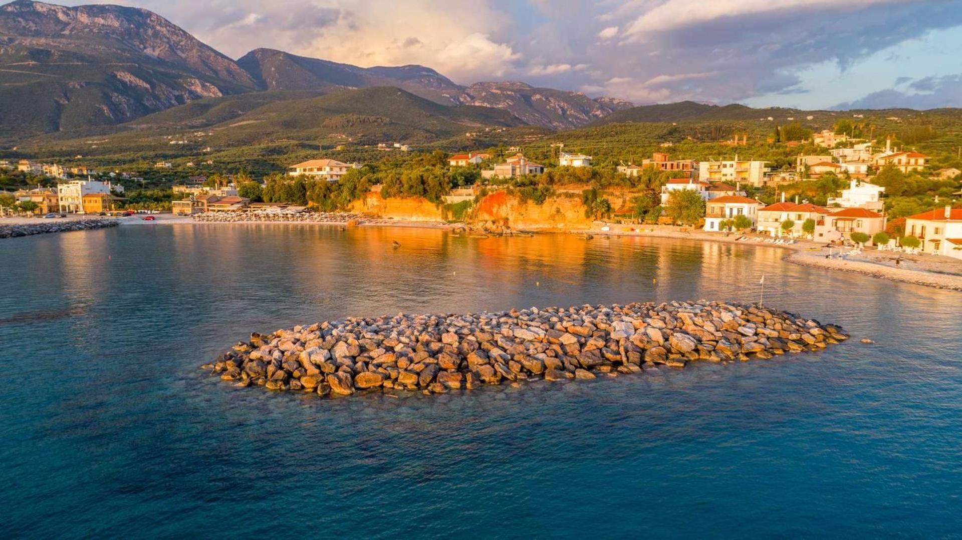 Villa Dafni - Infinite Sea Vistas With Private Pool Каламата Екстер'єр фото