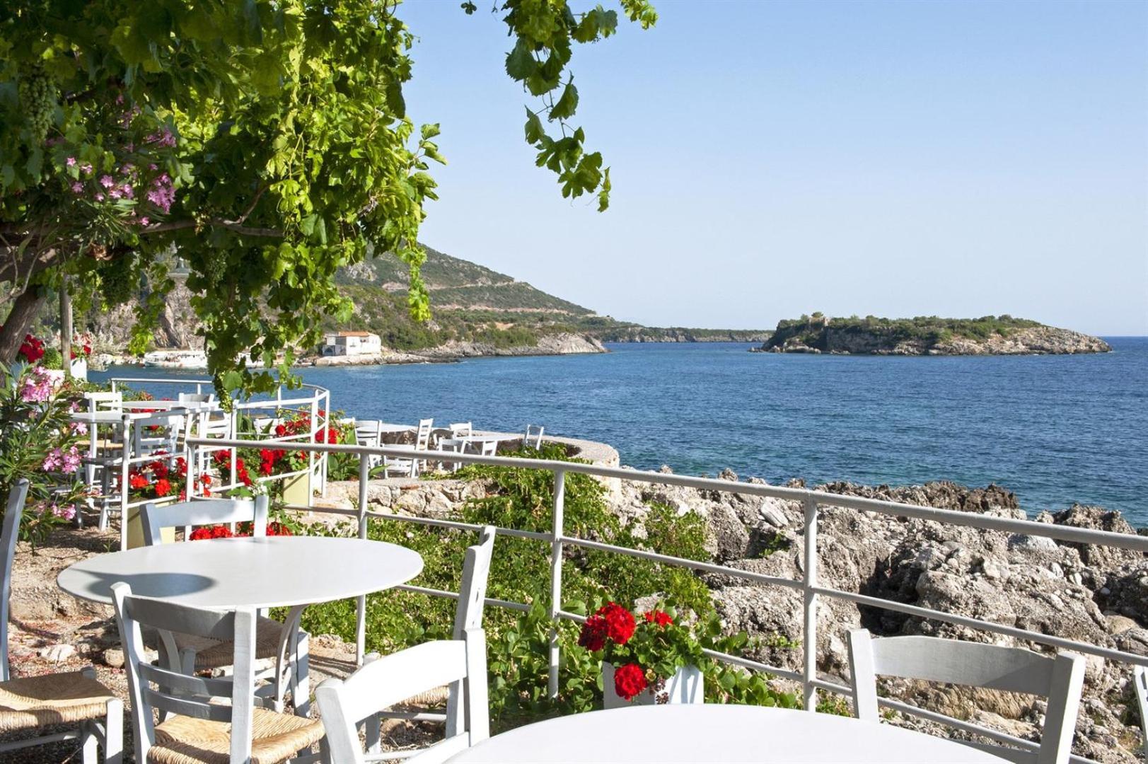 Villa Dafni - Infinite Sea Vistas With Private Pool Каламата Екстер'єр фото